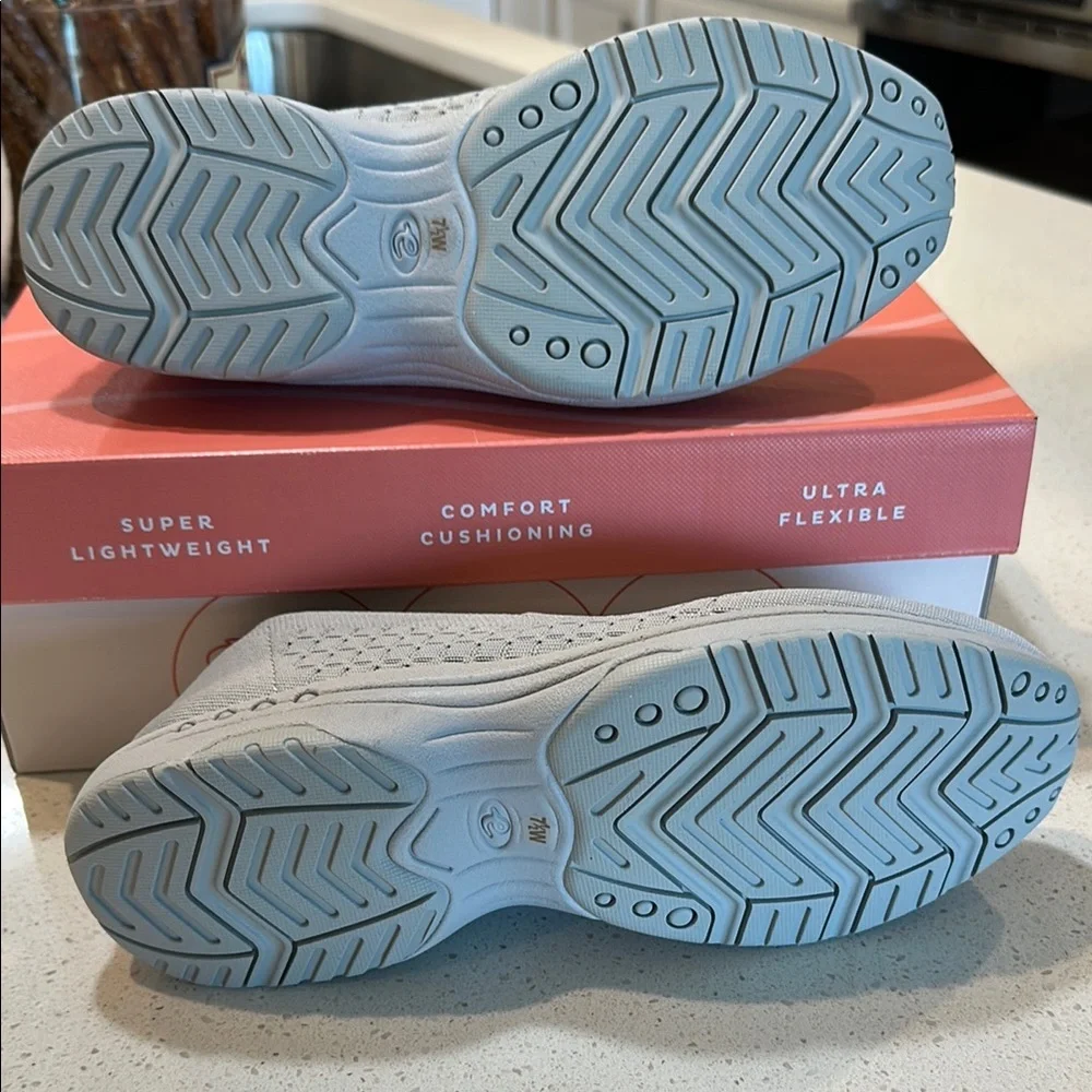 NWT- EASY SPIRIT 7.5 W Gray Slip-On Sneakers .